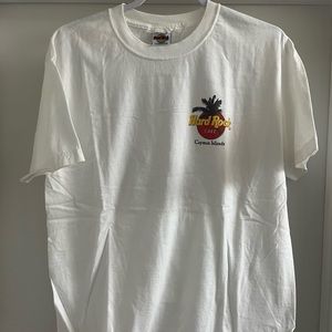 Vintage Hard Rock Cafe T- Shirt. Caymen Islands